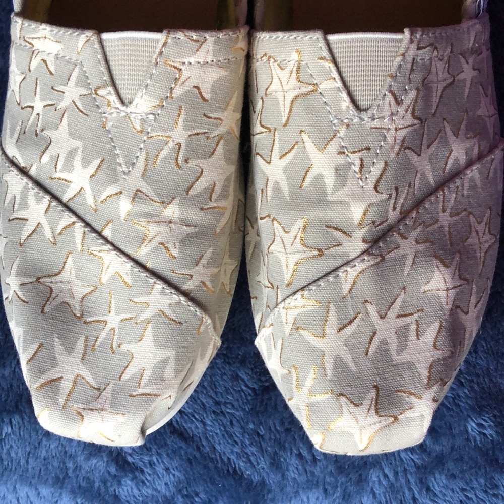 Size 10 TOMS Alpargatas, neutral color print.